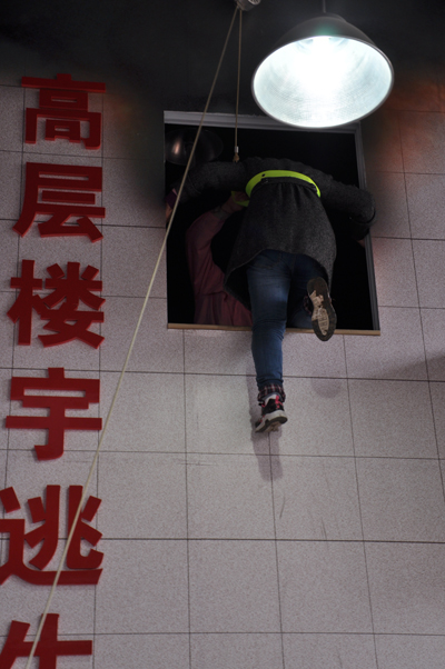 高层缓降器演练