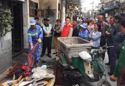 上海老居民楼着火