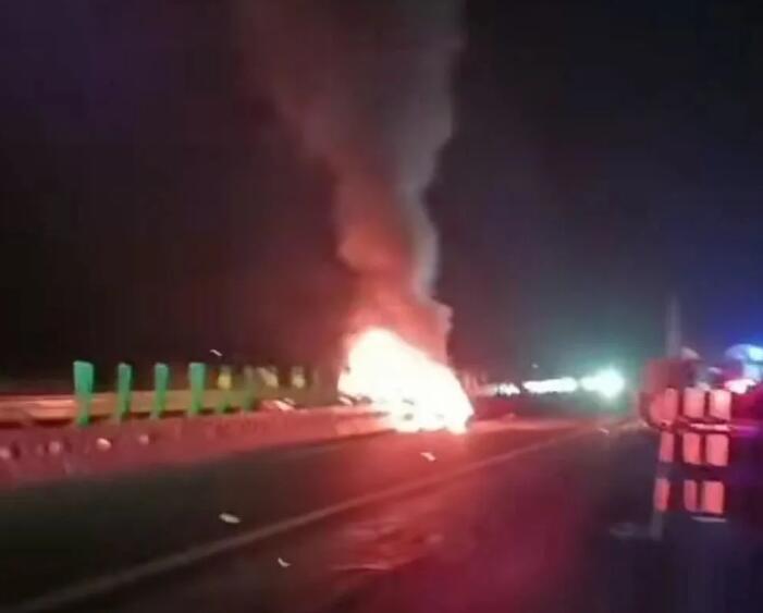 电车起火如何自救